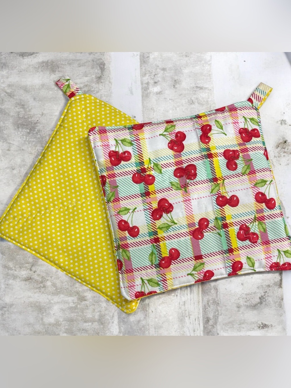 Two Hand Quilted Pot Holders (v)